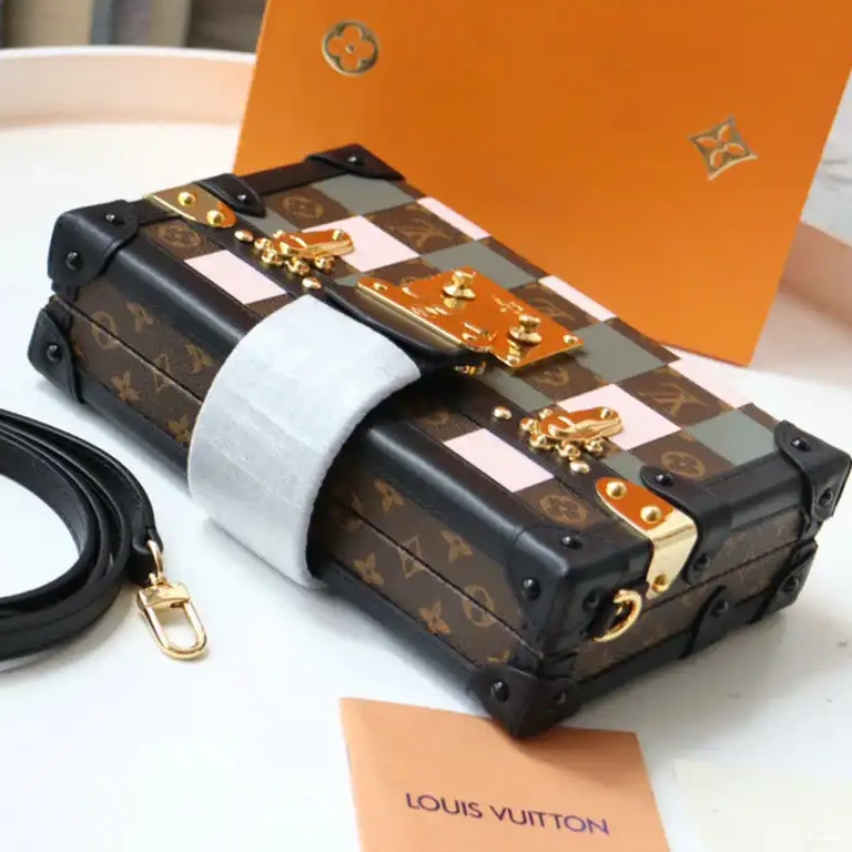 Bags 2104DJ0105 LV 0706